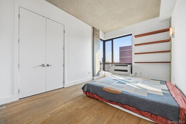 Building Photo - 225 E 138th St