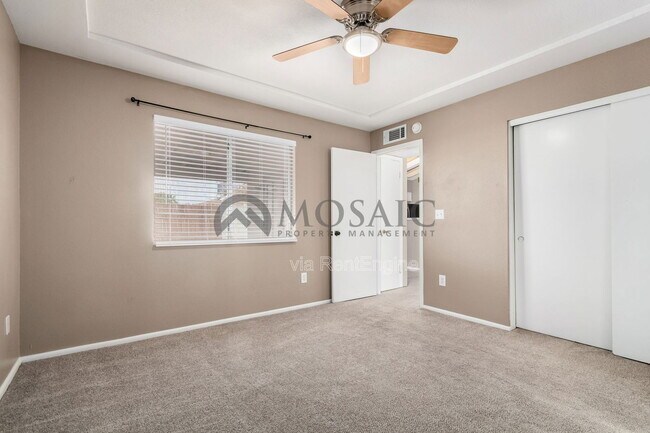 Building Photo - 3214 N Ash Dr