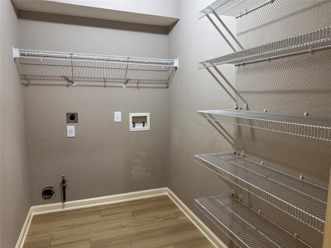 Building Photo - 1007 Barclay Dr