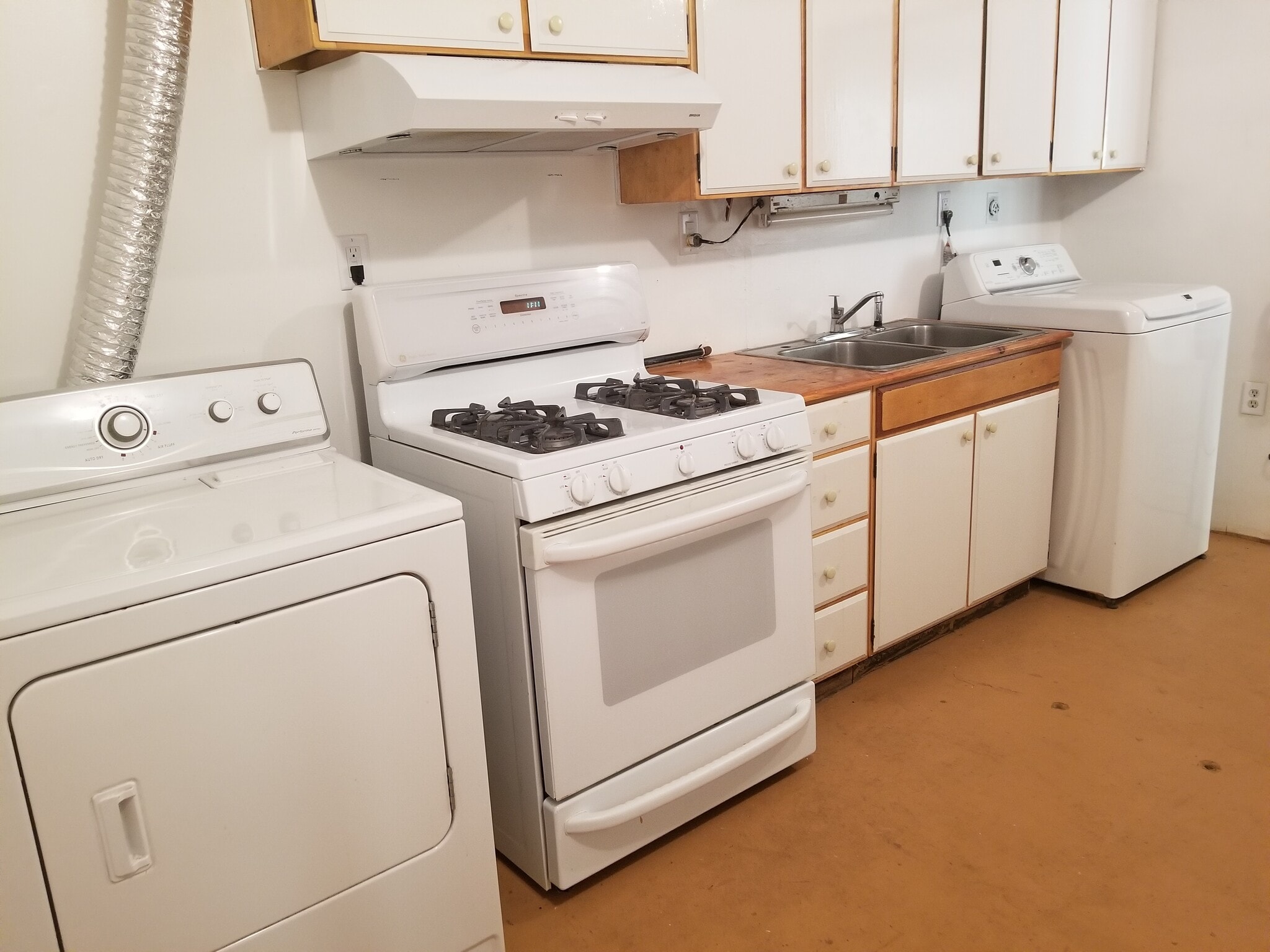 Kitchen/laundry area - 2116 Thaler Ave