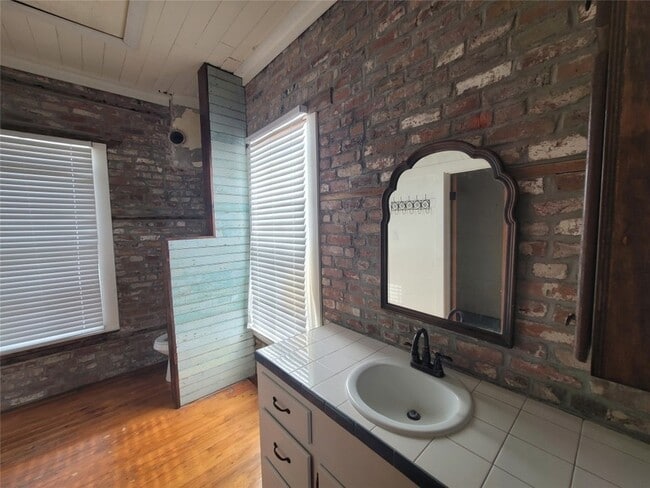 Building Photo - 1407 Broadway Avenue J