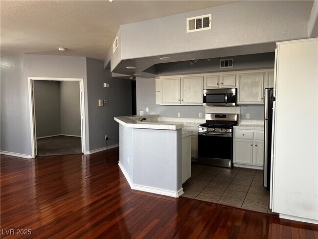 Building Photo - 6905 Cobre Azul Ave