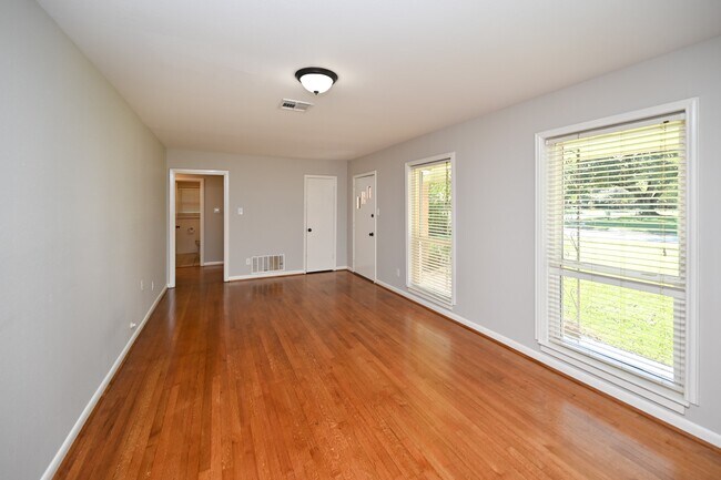 Building Photo - 1602 Sheridan Dr