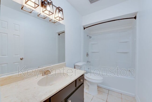 Building Photo - 2413 Woodgate St