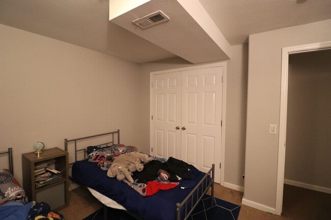 Building Photo - Spacious Town House for Rent