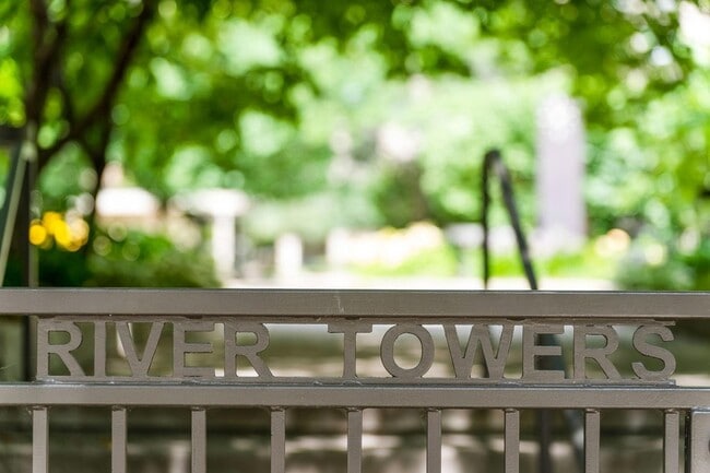 Building Photo - 19 S 1st St