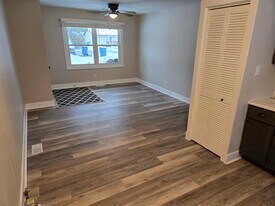 Building Photo - 807 S 15th St