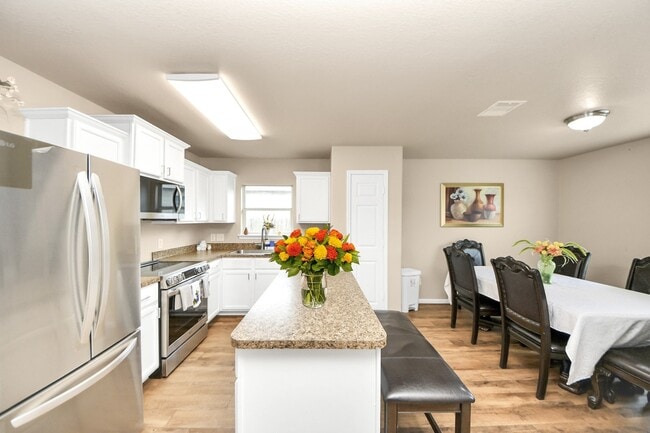 Building Photo - 5623 Straight Way