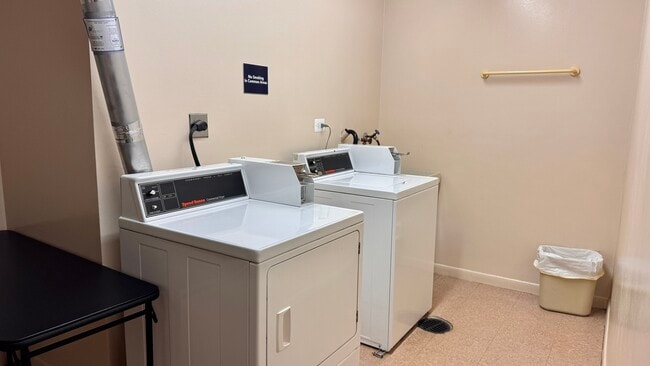 Building Photo - 835 Judson Ave