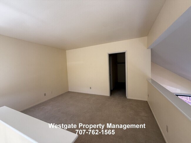 Building Photo - 1453 Capri Ave