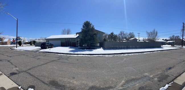 Building Photo - MOVE IN SPECIAL! Cozy 5 bedroom 2 bath Home - Erie