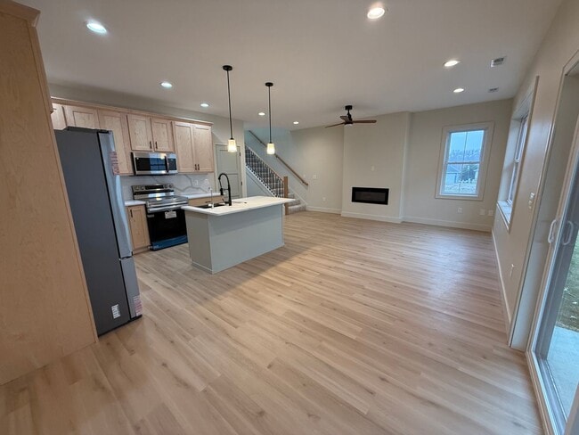 Building Photo - 6711-6715 New Town Ave.