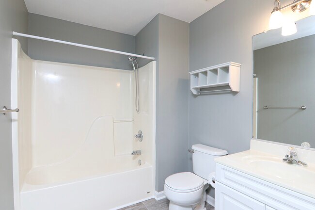 Building Photo - 2204 Lesner Crescent