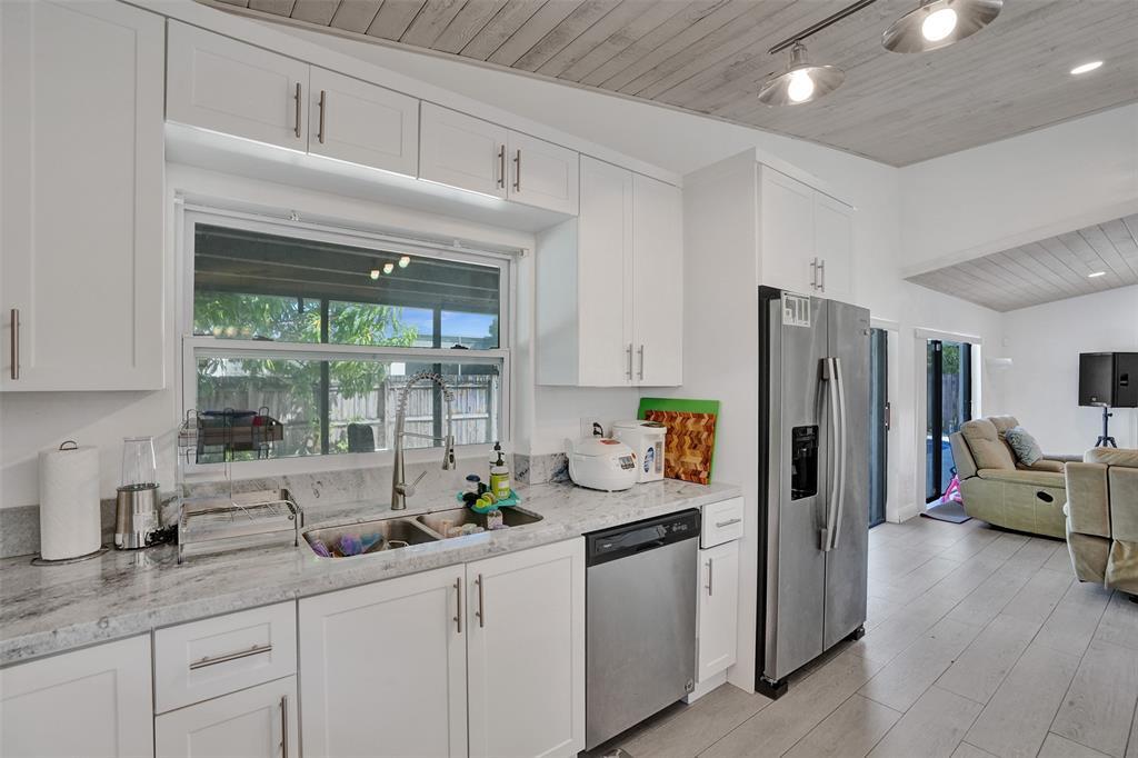 Building Photo - 7471 NW 35th Ct