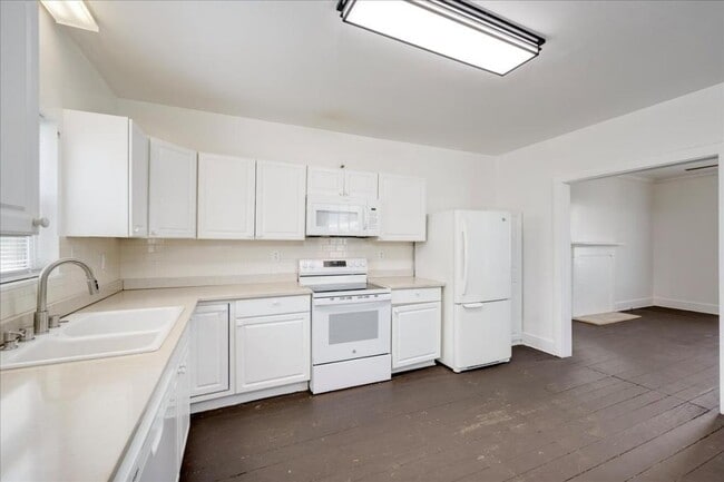 Building Photo - 1606 Broad St