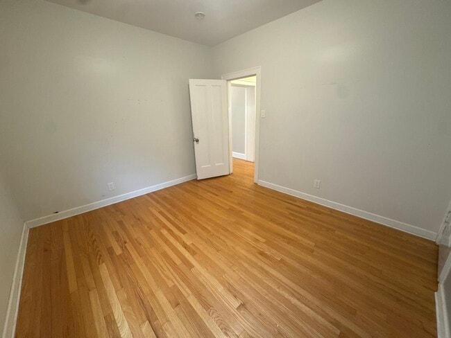 Building Photo - 6208 N Artesian Ave