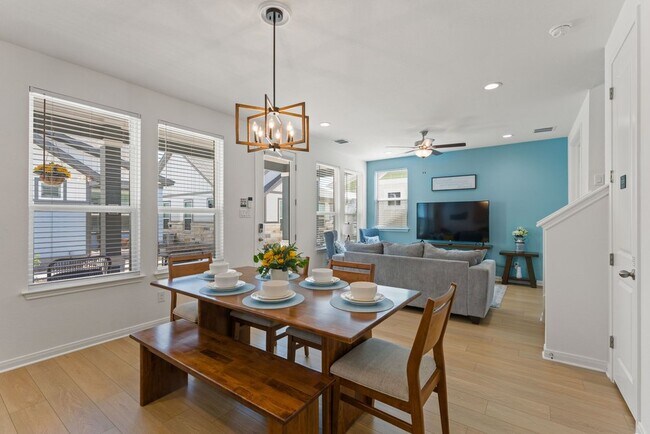 Building Photo - 2119 Hofstaat