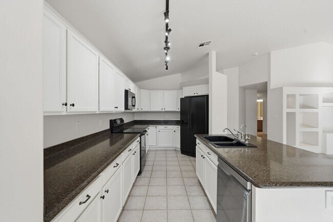 Building Photo - Four beds! Gilbert Location!