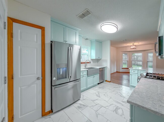 Building Photo - 776 Lupine Ln