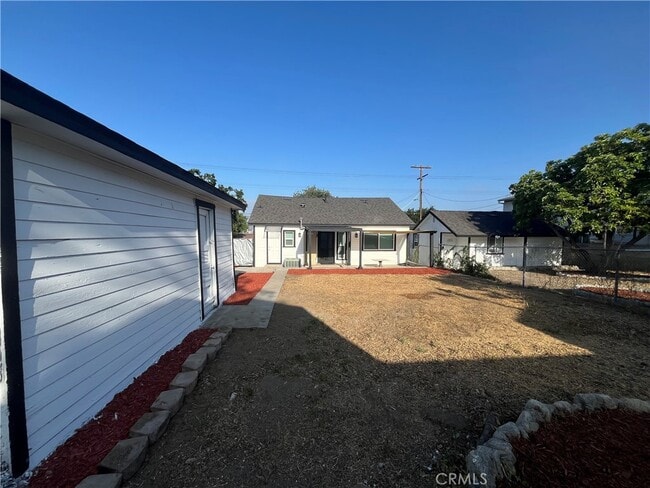 Building Photo - 10322 Plainview Ave