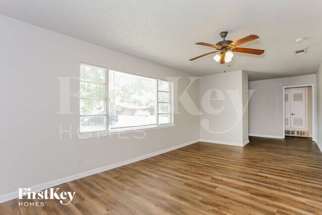 Building Photo - 5113 Bob Dr