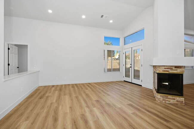 Building Photo - STUNNING DESERT SHORES MINUTES FROM THE LAKES!!!