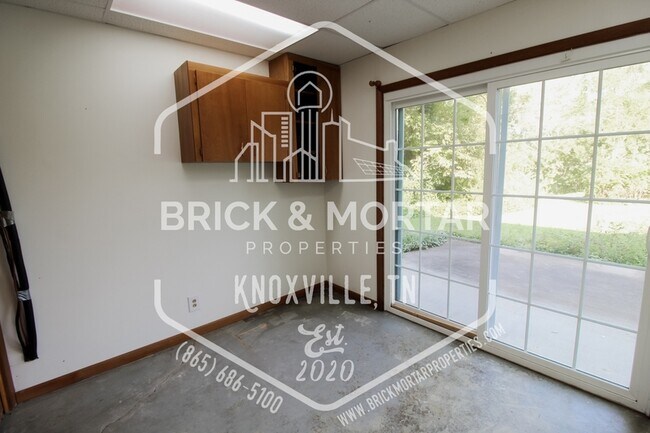 Building Photo - 111 Cooper Cir