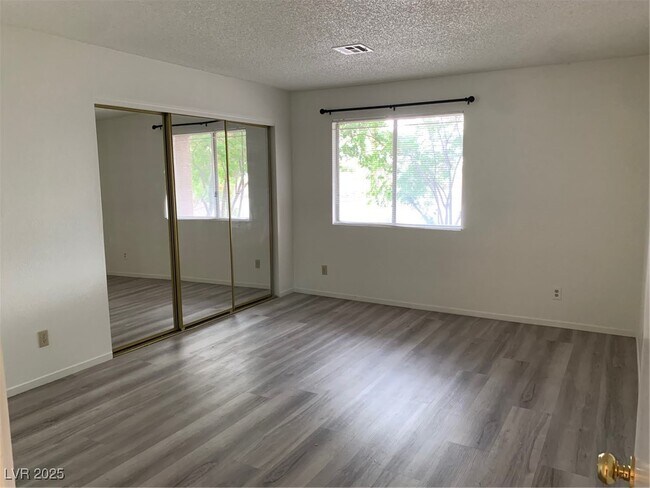 Building Photo - 6851 Tamarus St