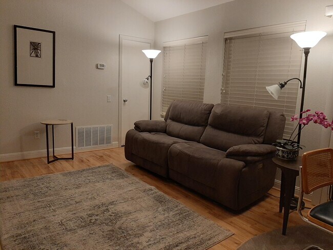 Building Photo - 1100 E Amado Rd