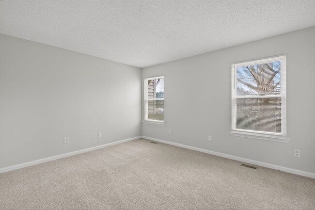 Building Photo - 2 bed 1.5 Bath Townhome in Indian Lakes