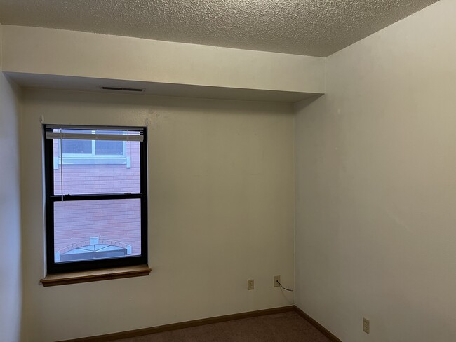 Building Photo - 307 E College St