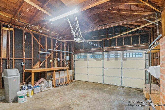 Building Photo - 3848 James Ave