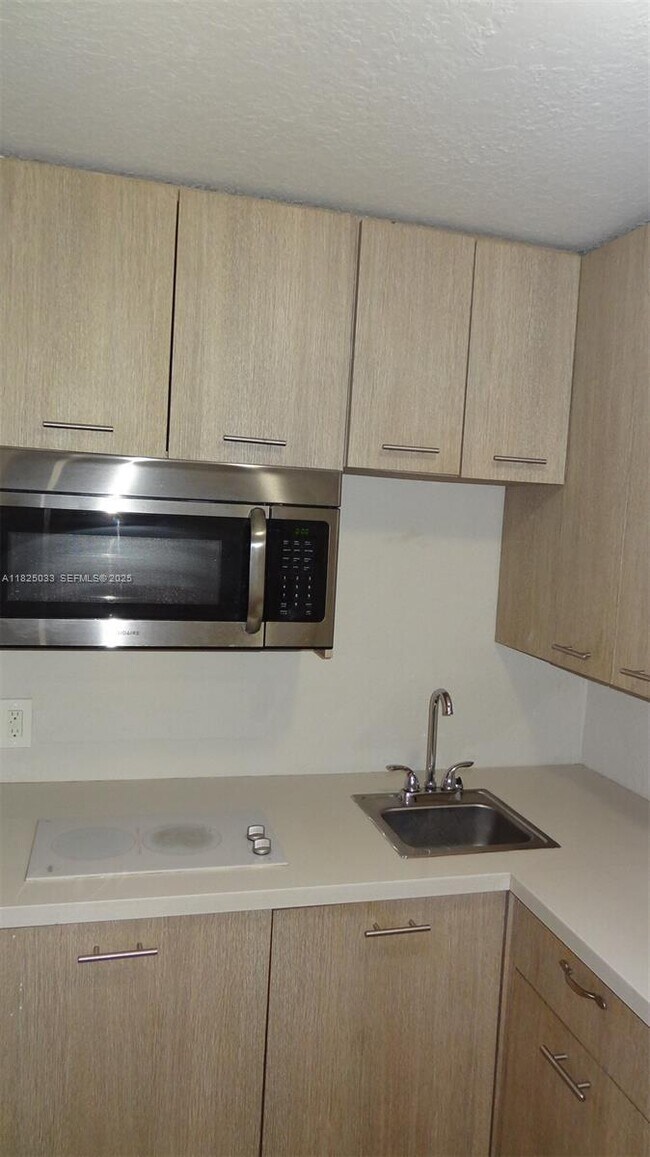 Building Photo - 1007 SE 2nd Ct