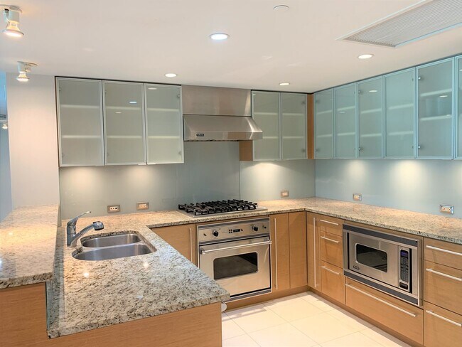 Building Photo - 3 Bedroom 2 Bath 2 Parking in Beautiful Koolani in Ward Village / Ala Moana Area