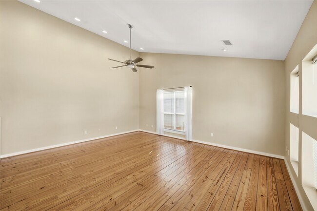 Building Photo - 1302 Rosalie St