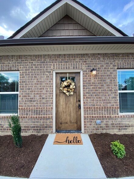 entry - 1070 Madison St