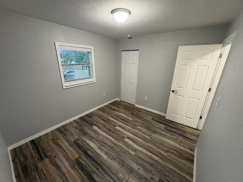 Building Photo - 680 N Court St