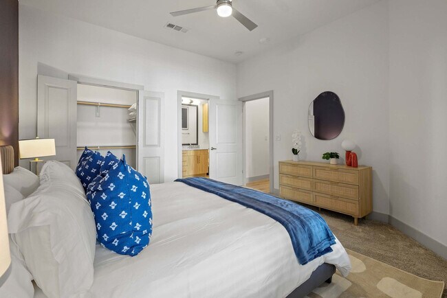 Building Photo - 13701 Montfort Dr