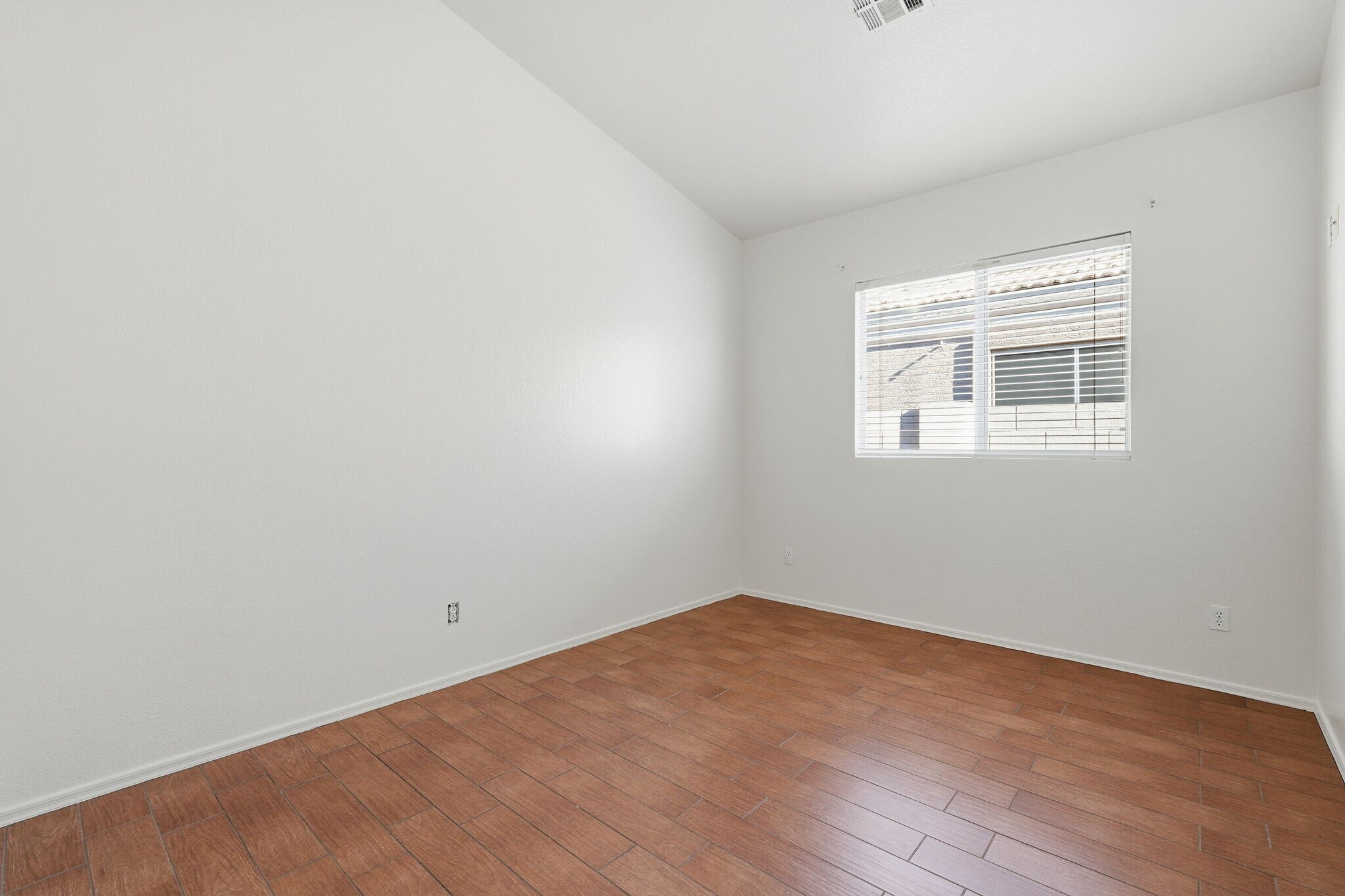 Building Photo - 2059 E Huron Ct