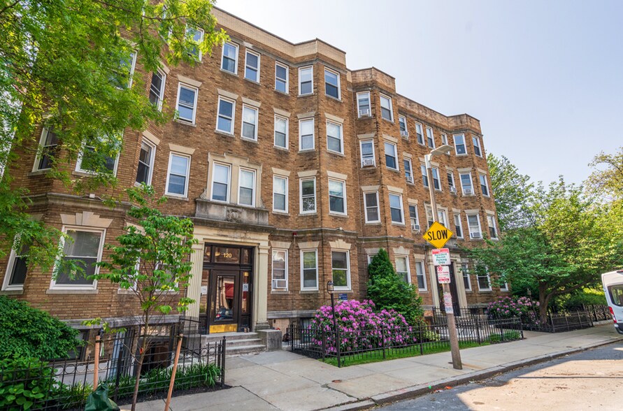 Building Photo - 124 Peterborough St
