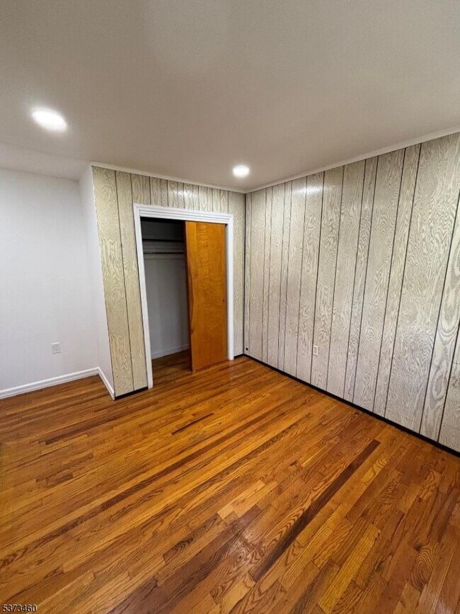 Building Photo - 80 Cedarhurst Ave
