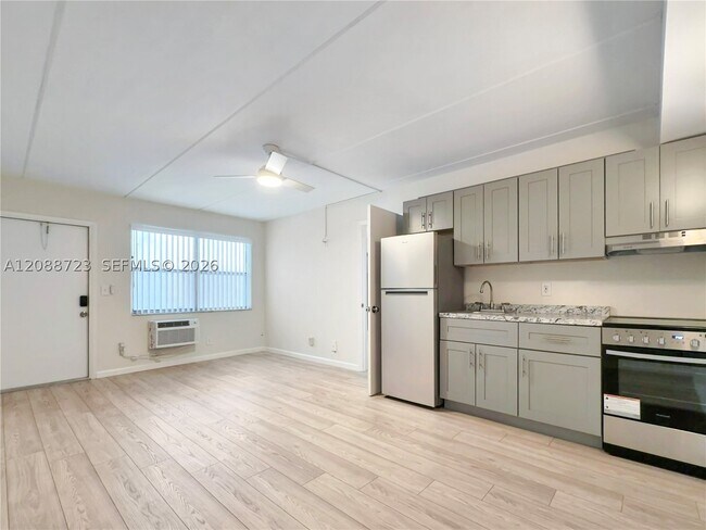 Building Photo - 3211 SW 44th St