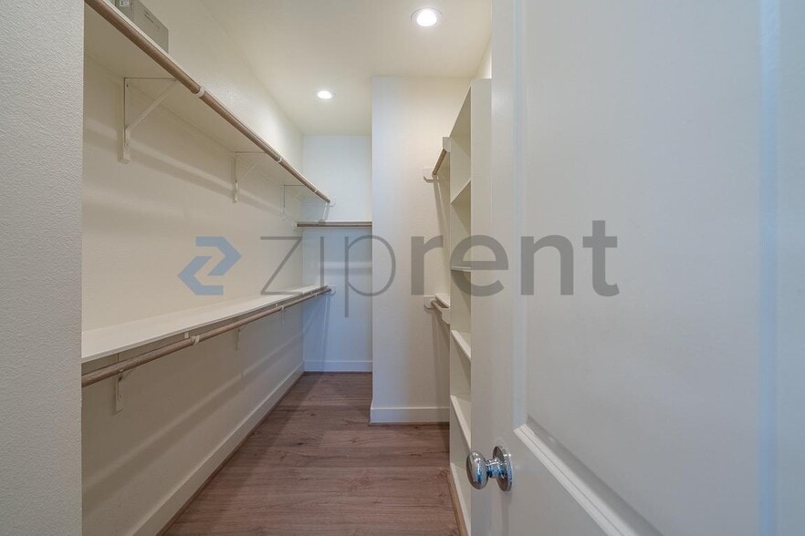 Building Photo - 5209 Allen St