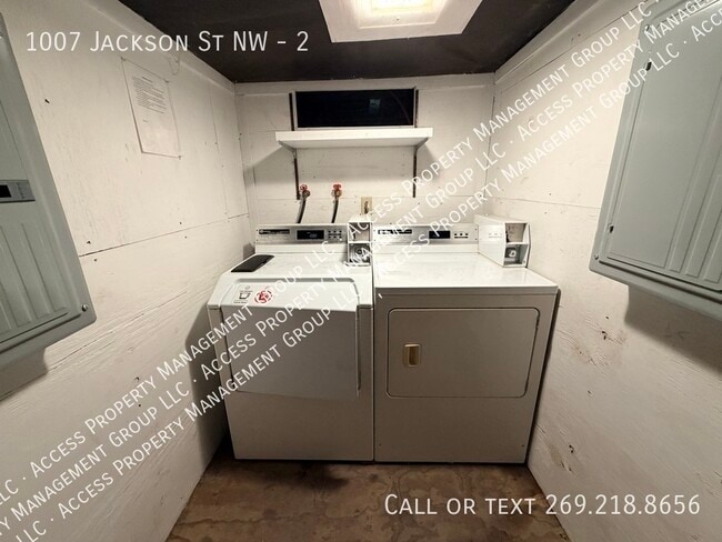 Building Photo - 1007 Jackson St NW