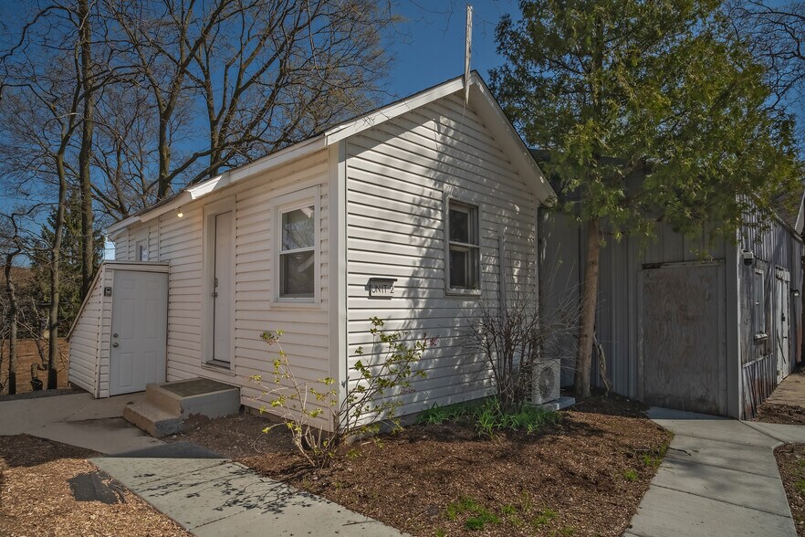 Building Photo - 16 N Pistakee Lake Rd