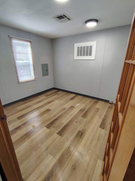 Building Photo - 375 Ester Spur Rd