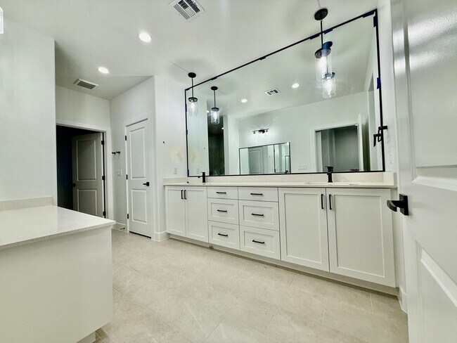 Building Photo - Three Bedroom Home in Desert Canyons