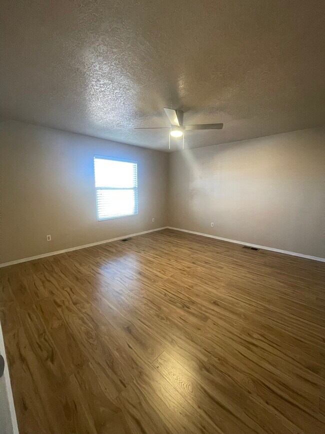 Building Photo - 919 Molten Pl NW