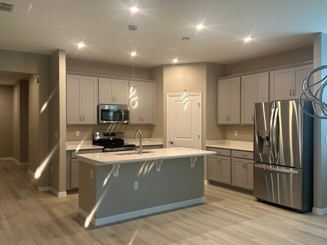 Building Photo - 1300 Plumbago Ct