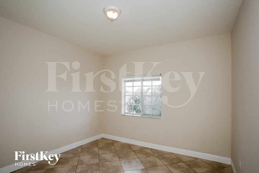 Building Photo - 32152 SW 204th Ct